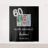 60歳の誕生日パーティーの黒い写真の名前の男性 タペストリー (正面)