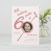 60歳の誕生日パーティーモダンゴルフパター写真ピンク 招待状 (スタンド正面)