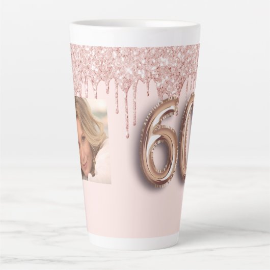 60歳の誕生日フォトバラ金ゴールドグリッターピンクバルーン カフェラテマグ (正面)