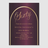 60歳の誕生日ブルゴーニュ金ゴールドアーチスクリプト豪華さ マグネット招待状 (正面)
