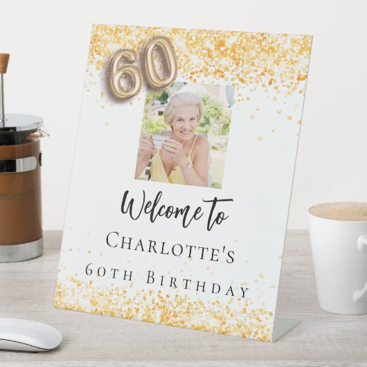 60歳の誕生日ホワイト金ゴールド写真紙吹雪歓迎 台座サイン (インサイチュ)