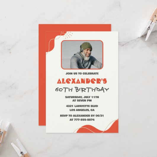 60歳の誕生日招待状 メンズ 赤 シンプル フォト 招待状 (正面/裏面インサイチュ)