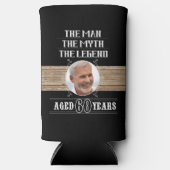 60歳の誕生日男の神話の伝説 スリム缶クーラー (正面)