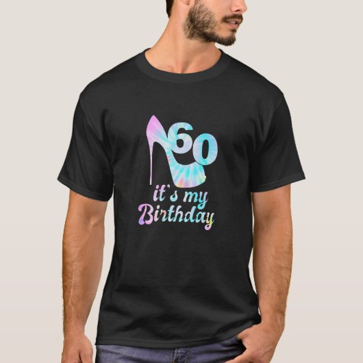 60歳60誕生日ピンクシューズおもしろい Tシャツ (正面)
