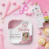 60歳 ファビュラス ピンクグリッター フォト 60歳誕生日 ペーパープレート (パーティー)
