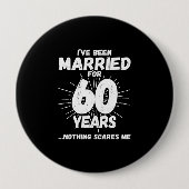 60結婚した年おもしろい60周年 缶バッジ (正面)