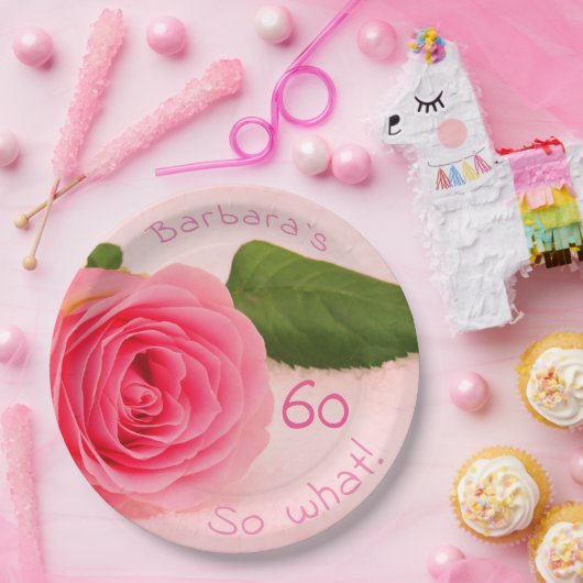 60誕生日ピンクローズ名前をカスタムする やる気を起こさせる ペーパープレート (パーティー)