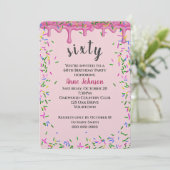 60誕生日ピンク色のアイシングと散水 招待状 (スタンド正面)