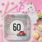 60誕生日レッドレトロトラックオンロードマップ ペーパープレート (パーティー)