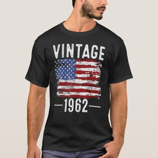 60誕生日米国国旗ヴィンテージ米国国旗1962 Tシャツ (正面)