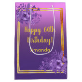 60誕生日紫ピンク金ゴールドフローラモノグラム ミディアムペーパーバッグ (裏面)