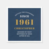 60誕生日1961青い金ゴールドのためパーソナライズされた スタンダードカクテルナプキン (正面)