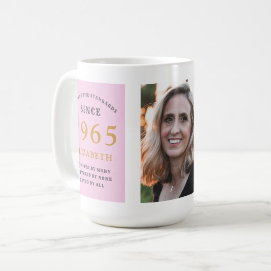 60誕生日1965ピンクグレー名写真大 コーヒーマグカップ (正面左)