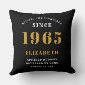 60誕生日1965ブラック金ゴールドレディパーソナライズされたズ クッション (裏面)