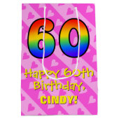 60誕生日:おもしろいピンクハートストライプ、レインボー60 ミディアムペーパーバッグ (裏面)