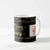 60誕生日Then Now Photos Black金ゴールドライト コーヒーマグカップ (正面右)