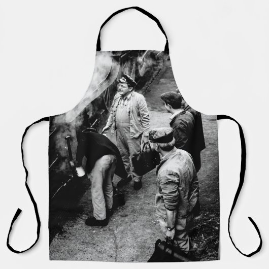 60163列車の横に立っている男性のグレースケール写真 エプロン (正面)