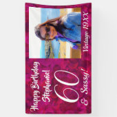 60 and Sassy Pink Nameハッピーバースデー写真 横断幕 (縦)