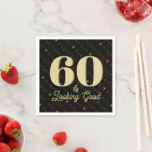 60 & Looking Good金ゴールド誕生日 スタンダードカクテルナプキン (インサイチュ)