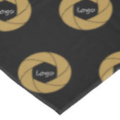 60"x104"トレードショーテーブルクロスのロゴ金ゴールドブラック テーブルクロス (アングル)