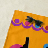 60sスパイの女の子 ビーチタオル (インサイチュ)