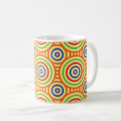60sレトロ円形ジオメトリパターン。赤、緑 コーヒーマグカップ (正面右)