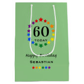 60thまたは任意の年齢の誕生日LGBTQプライドテーマスター ミディアムペーパーバッグ (裏面)