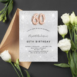 60th誕生日シルバーバラ金ゴールドグリッター インビテーションポストカード<br><div class="desc">60歳モダンのスタイリッシュ誕生日パーティーへの華やかな招待。銀フェイク色の背景、飾グリッターの塵。名前とパーティー・詳細のパーソナライズおよび追加60番は書バラ金ゴールドバルーンスタイルフォント、スクリプト。ヒントもし：ハガキのように見せたくなクリック、後ろカスタマイズに行き、仕切りとポストスタンプを取り除く。</div>