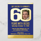 60th誕生日パーティーブルー金ゴールドフォイル写真ビール 箔招待状 (正面)
