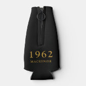 60th誕生日1962名前エレガント金ゴールドホワイトブラック ボトルクーラー (裏面)