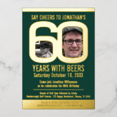 60th Birthdayパーティーのゴルフビール緑の金ゴールド写真 箔招待状 (正面)