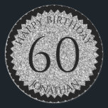 60th Birthday Partyあなたの名前を追加Silverグリッター ラウンドシール<br><div class="desc">この可愛いステッカーを手に入れて、お客様のパーティーの好意を飾お気に入りのりなさい。誕生日スタイリッシュパ祝ーティーの番号。注：グリッターイメージは印刷写真</div>