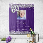 60th birthday purple silver photoグリッターへようこそ タペストリー<br><div class="desc">華やかな60歳の誕生日パーティーの歓迎タペストリー。銀のグリッター飾ダストを含む紫の背フェイク景。写真、名前高品質、日付をパーソナライズして追加。60番はバ書ロンスタイルフォント。フォトブースの背景やパーティーの壁の装飾として使用することもできる。</div>