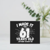 61歳の皮肉なミーム 面白い61歳の誕生日 ポストカード (スタンド正面)