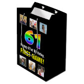 61歳の誕生日: レインボー「61」, カスタム写真と名前 ミディアムペーパーバッグ (裏面アングル)