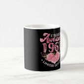 61歳ピンクヴィンテージ1961日ギフト61誕生 コーヒーマグカップ (正面右)