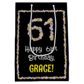 61誕生日:フローラ花数、名前をカスタムする ミディアムペーパーバッグ (裏面)