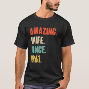 61th結婚の素晴らしい妻のためのアニバーサリーの贈り物 tシャツ