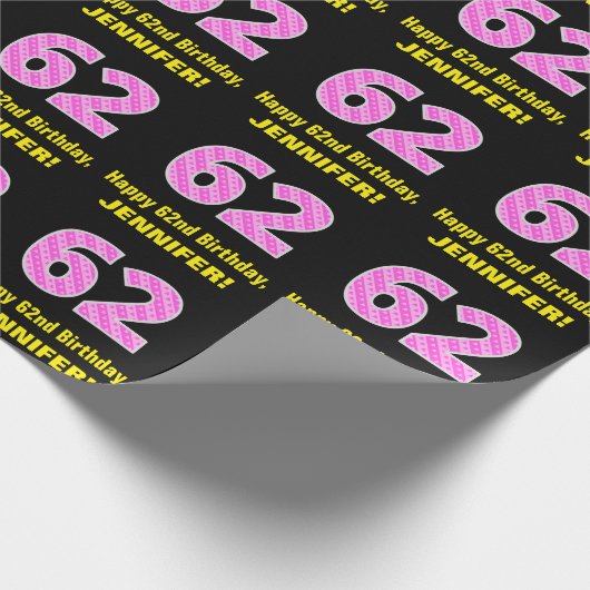 62番目の誕生日:ピンクストライプのハート「62」 +名前 ラッピングペーパー (角)