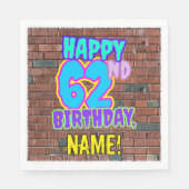 62誕生日~おもしろい、アーバングラフィティインスパイアルック スタンダードランチョンナプキン (正面)