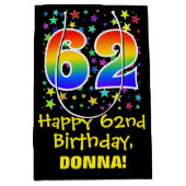 62誕生日:カラフルスターズパターン&レインボー62 ミディアムペーパーバッグ (正面)