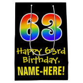 63誕生日:おもしろい、はっきりした、カラフルレインボー「63」 ミディアムペーパーバッグ (裏面)