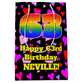 63誕生日:愛するハートパターン、虹# 63 ミディアムペーパーバッグ (正面)