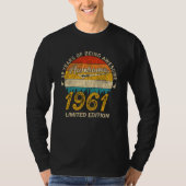 64歳1961レトロ64素晴らし番目の誕生日贈り物 Tシャツ (正面)