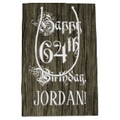 64誕生日: ファンシー, フェイク Wood Look +名前をカスタムする ミディアムペーパーバッグ (正面)