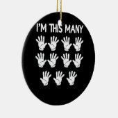 65おもしろい誕生日65歳のこの多くの手 セラミックオーナメント (右)