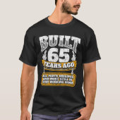 65おもしろい誕生日B日ギフトことわざ年齢65年 Tシャツ (正面)