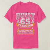 65おもしろい誕生日B日ギフトことわざ年齢65歳 Tシャツ (デザイン正面)