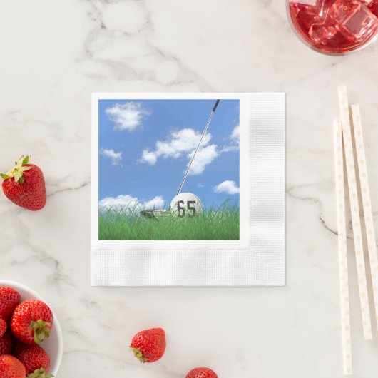 65歳の誕生日のゴルフボールとクラブ 縁ありカクテルナプキン (インサイチュ)