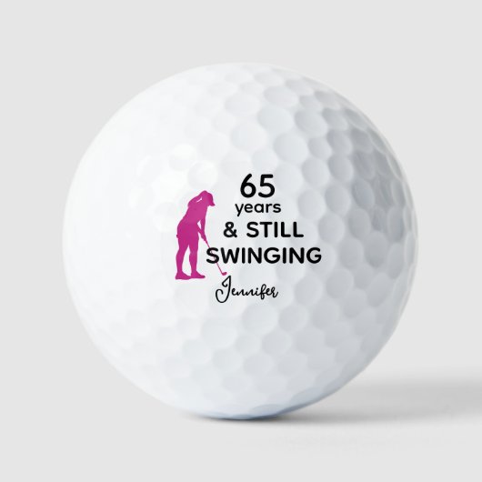 65歳の誕生日を祝うゴルフ好き女性のための面白いデザイン ゴルフボール (正面)